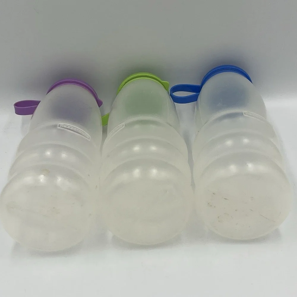 EUC Rubbermaid 17oz Grip Bottles, Frosted, Attached In Lids Fun Colors, Set of 3